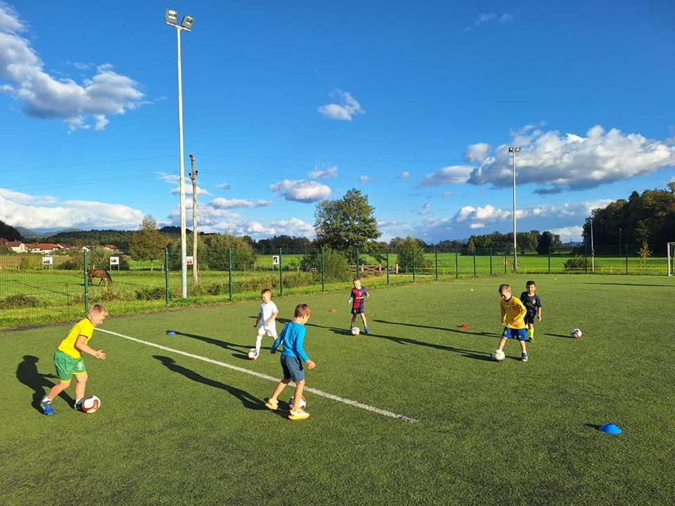 You are currently viewing Selekcija U8 pridno trenira pod vodstvom trenerja Roka